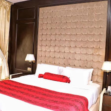 Room In Lodge - Best Western Plus-Ιμπαντάν Εξωτερικό φωτογραφία