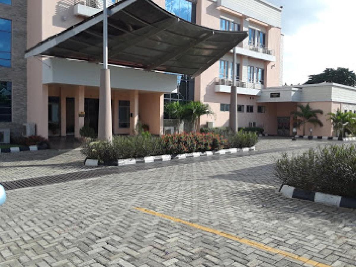Room In Lodge - Best Western Plus-Ιμπαντάν Εξωτερικό φωτογραφία