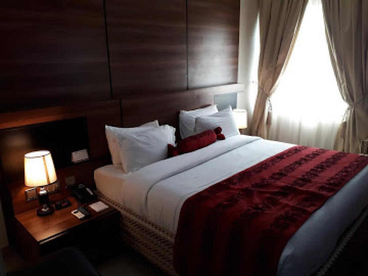 Room In Lodge - Best Western Plus-Ιμπαντάν Εξωτερικό φωτογραφία