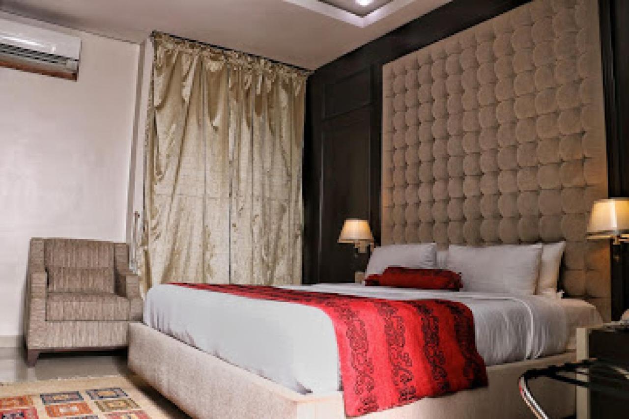 Room In Lodge - Best Western Plus-Ιμπαντάν Εξωτερικό φωτογραφία