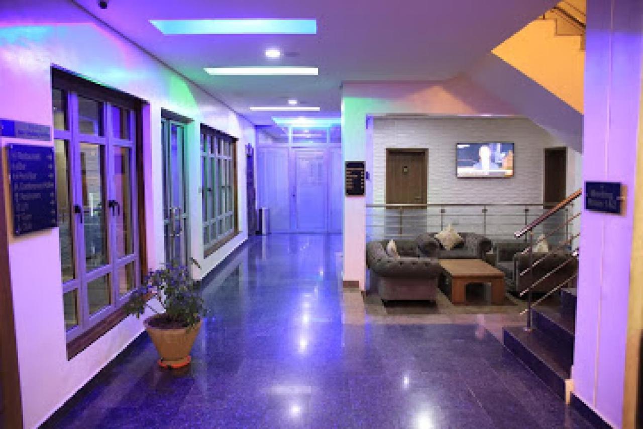 Room In Lodge - Best Western Plus-Ιμπαντάν Εξωτερικό φωτογραφία