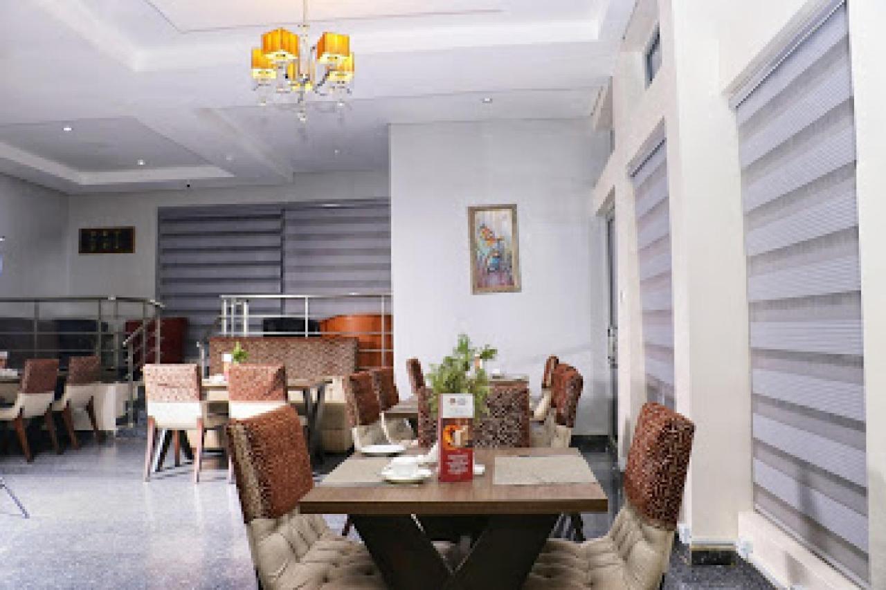 Room In Lodge - Best Western Plus-Ιμπαντάν Εξωτερικό φωτογραφία