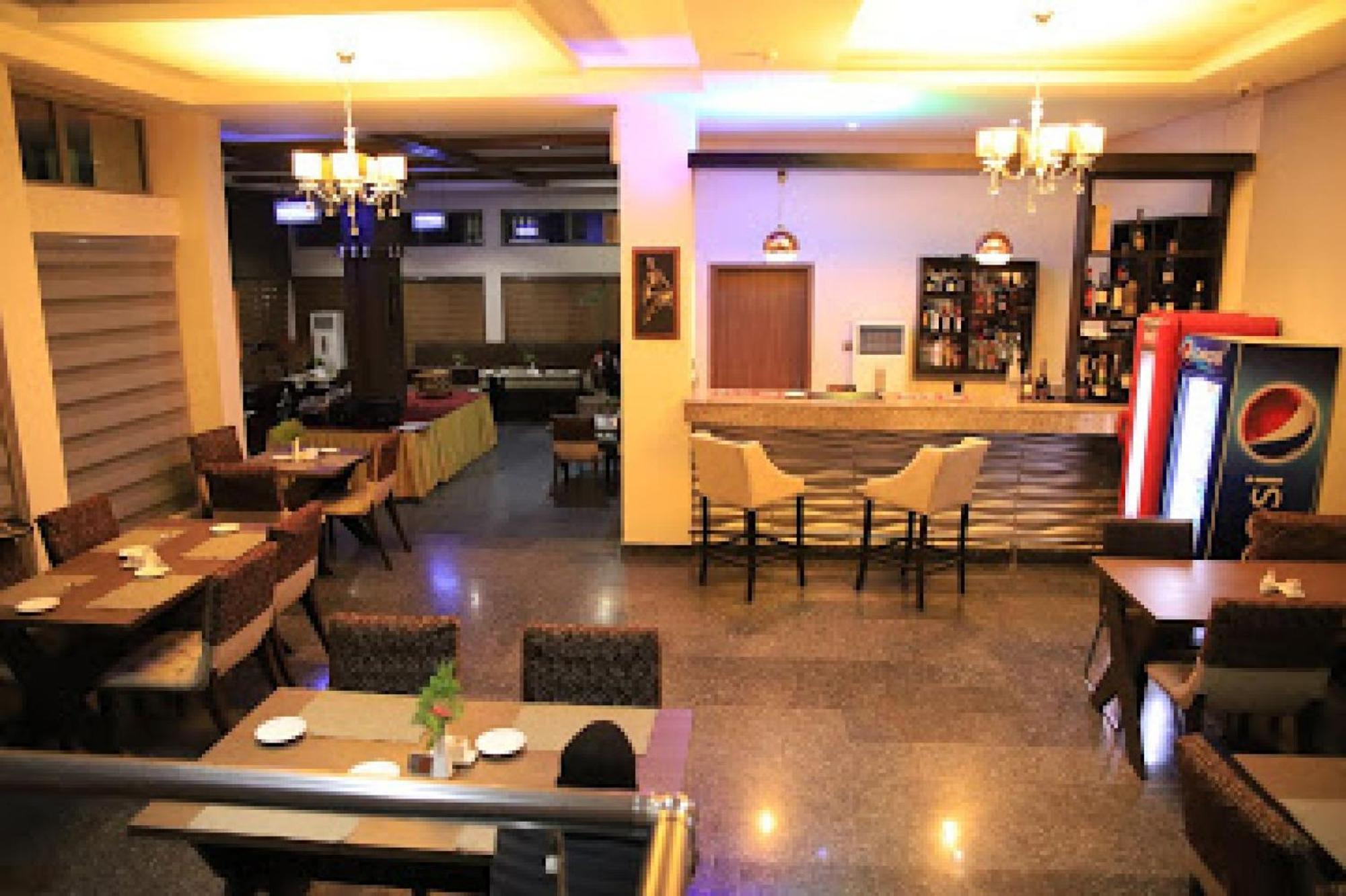 Room In Lodge - Best Western Plus-Ιμπαντάν Εξωτερικό φωτογραφία